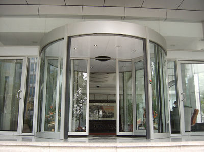 兩翼豪華帶展箱旋轉(zhuǎn)門廠家_鋁帶_產(chǎn)品_中鋁網(wǎng)